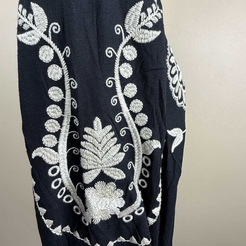 Solitaire Embroidered Top Black Cream Small Boho NWT - Picture 6 of 10